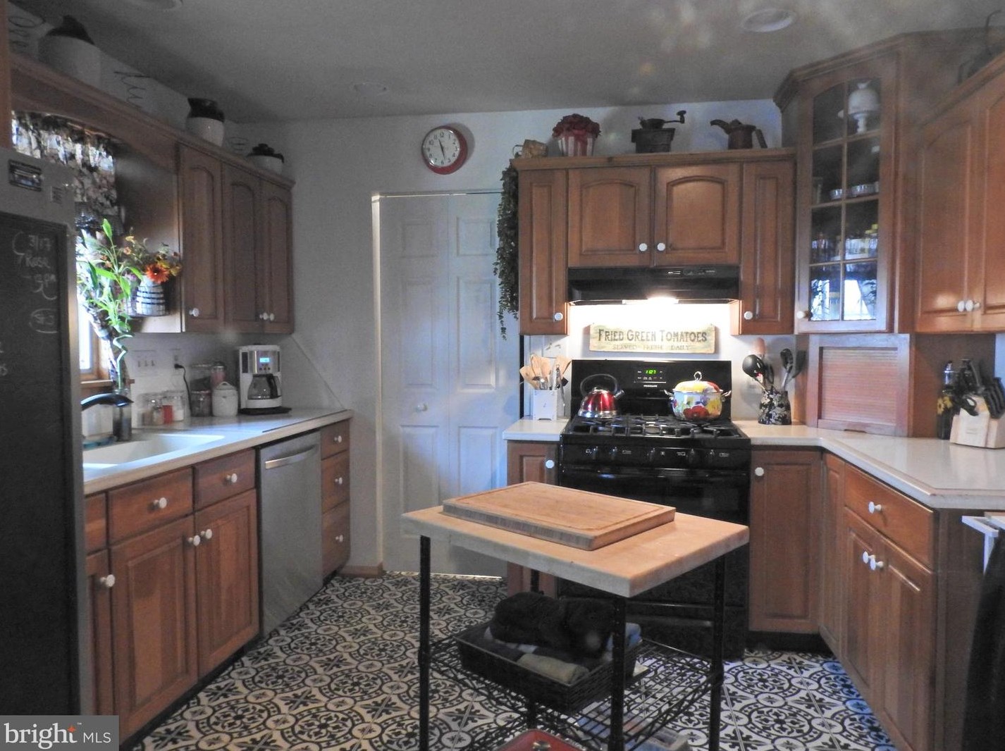 136 Riv Dr Ave, Pennsville NJ 08070-2243 exterior