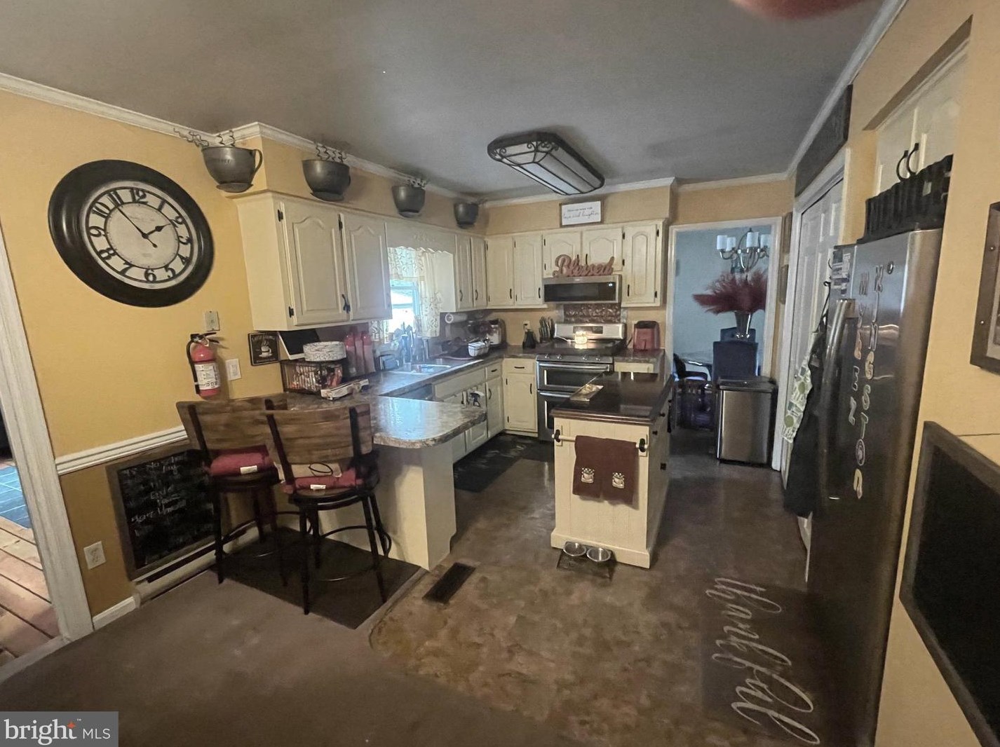 330 Pittsfield St, Pennsville NJ 08070-1924 exterior