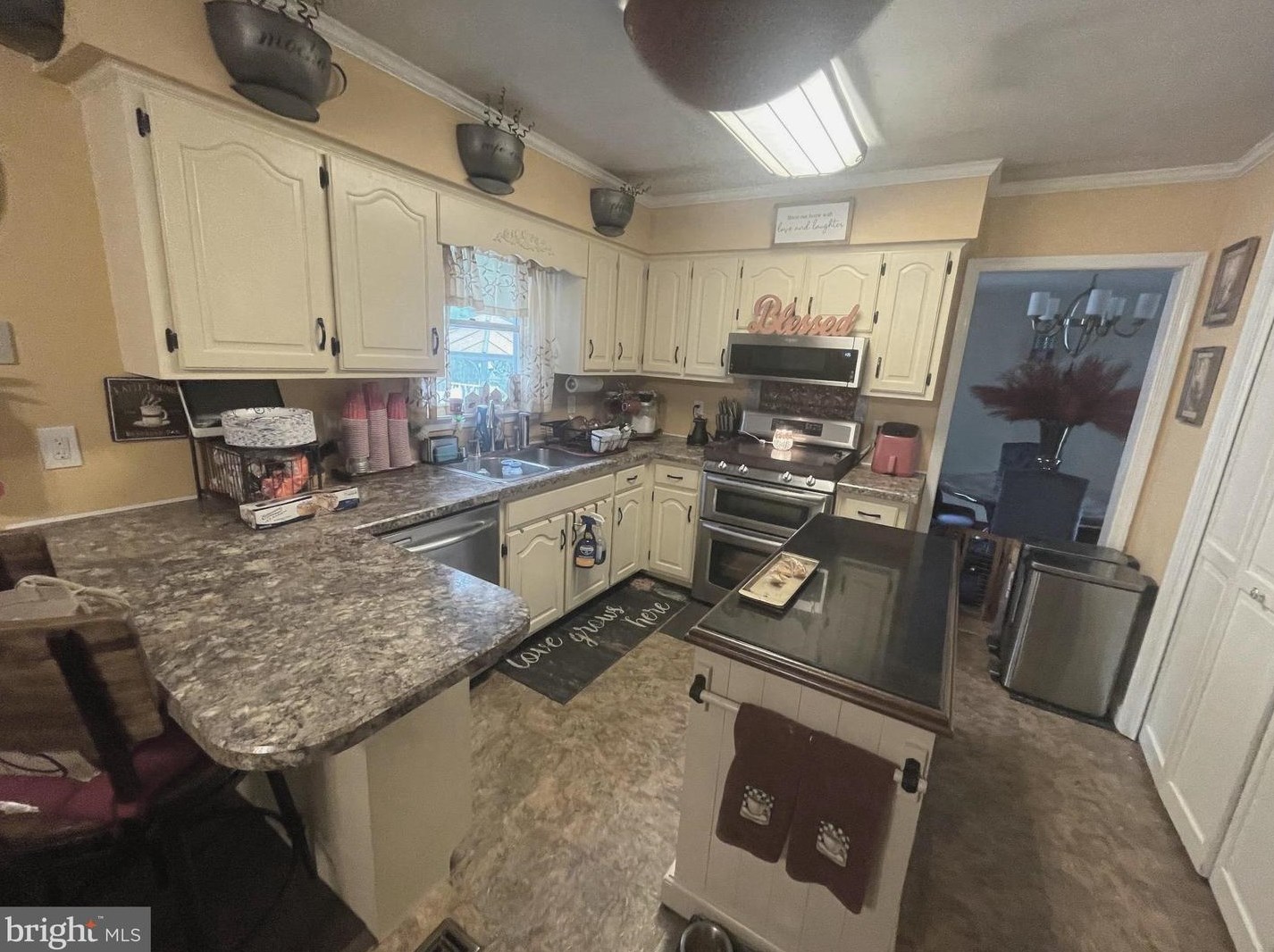 330 Pittsfield St, Pennsville NJ 08070-1924 exterior