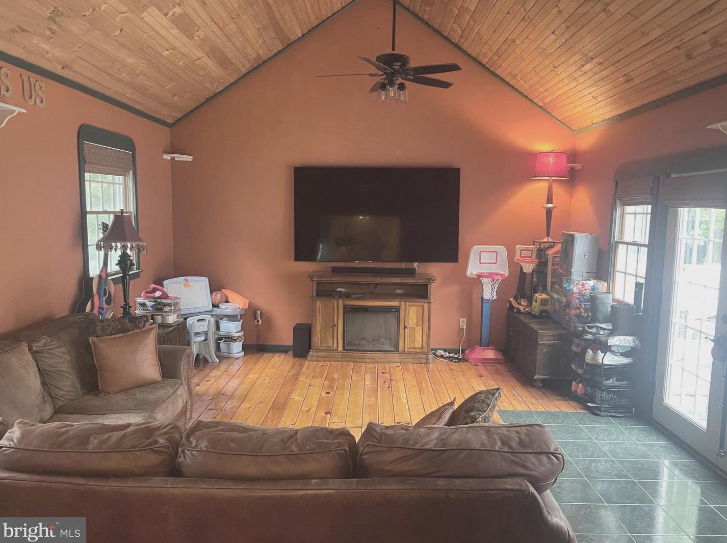 330 Pittsfield St, Pennsville NJ 08070-1924 exterior