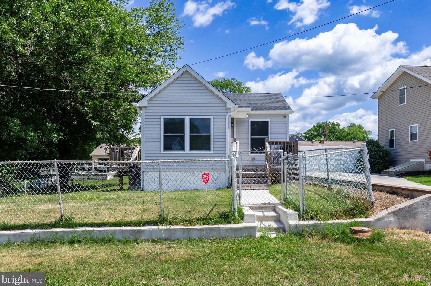 14 Nottingham Rd, Pennsville NJ  08070-2801 exterior