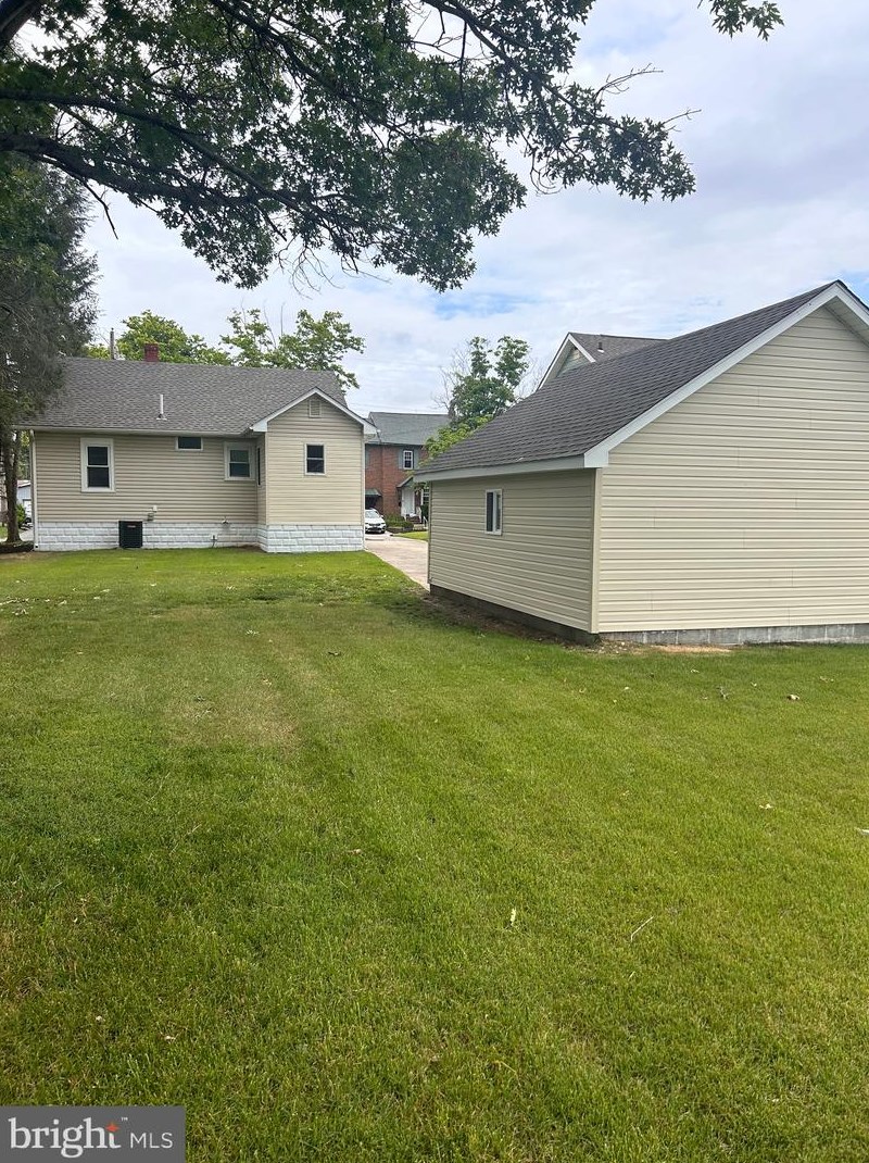 33 Oriental Ave, Pennsville NJ 08070-1634 exterior