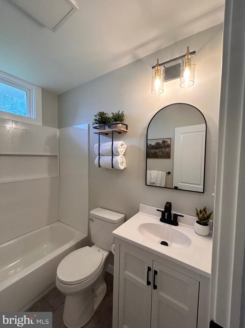 33 Oriental Ave, Pennsville NJ 08070-1634 exterior