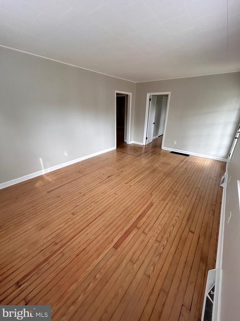 33 Oriental Ave, Pennsville NJ 08070-1634 exterior