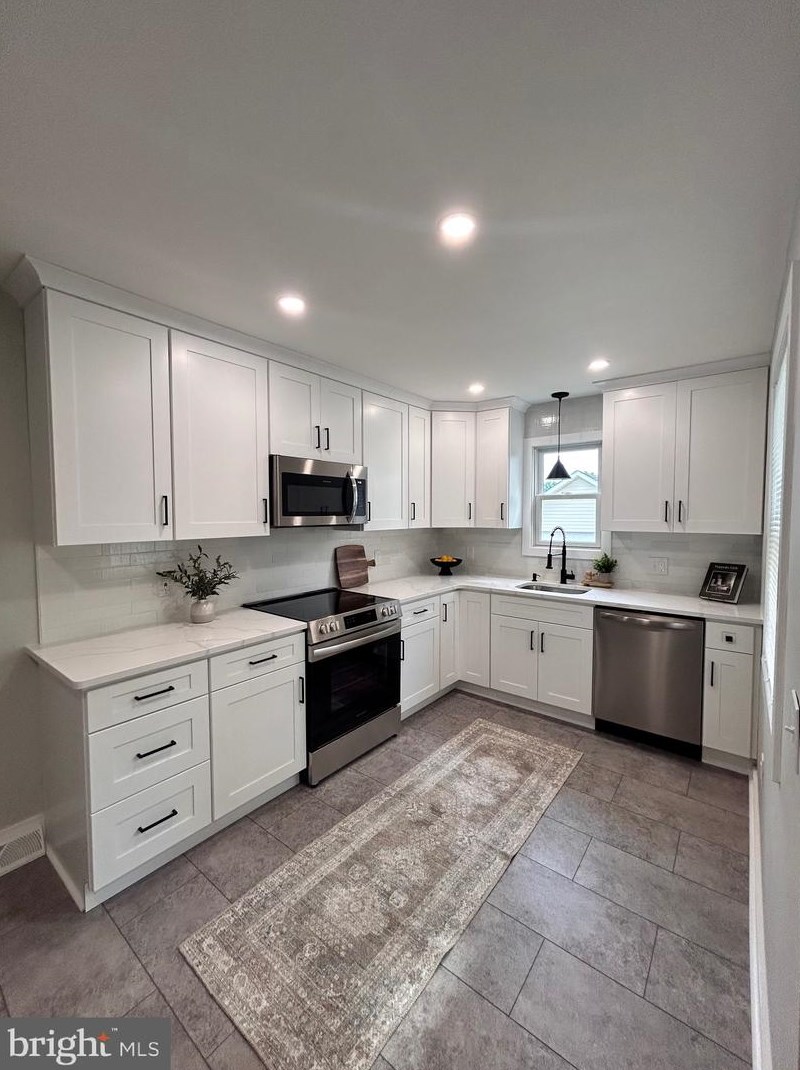 33 Oriental Ave, Pennsville NJ 08070-1634 exterior