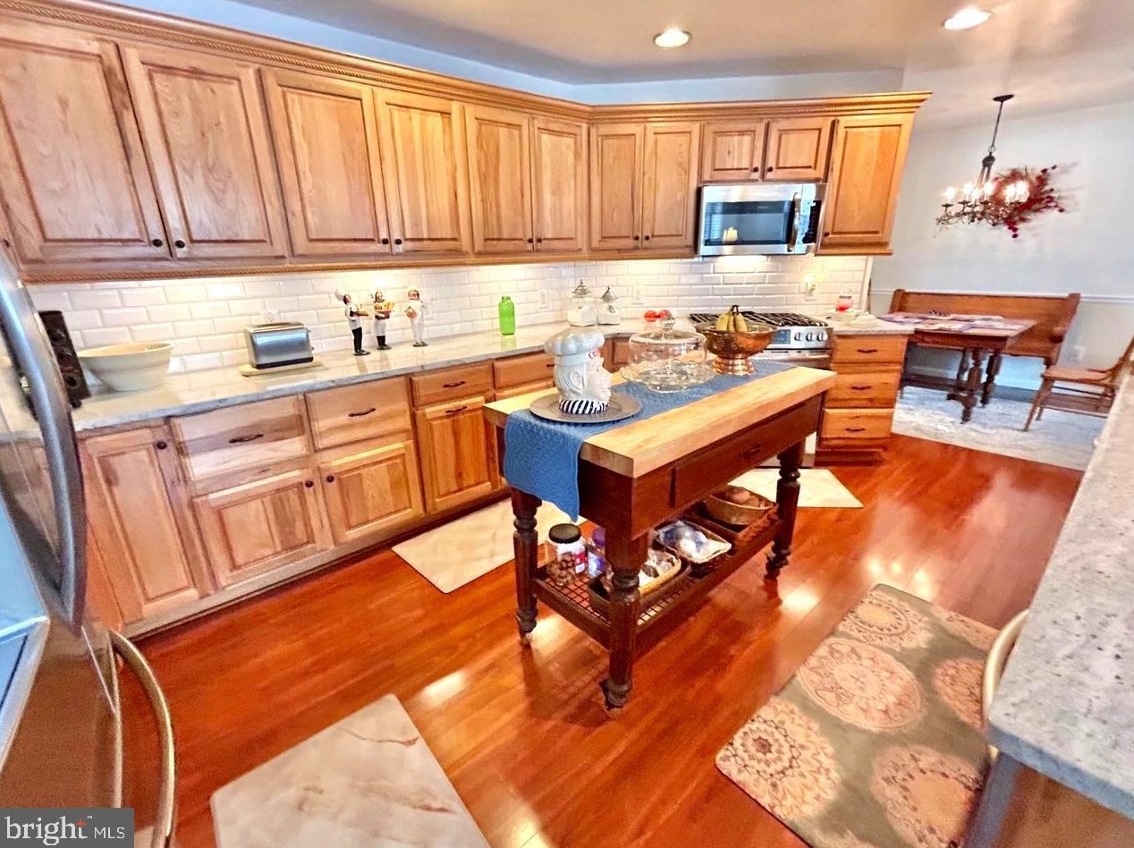 54 Maple Ct, Pilesgrove, NJ 08098