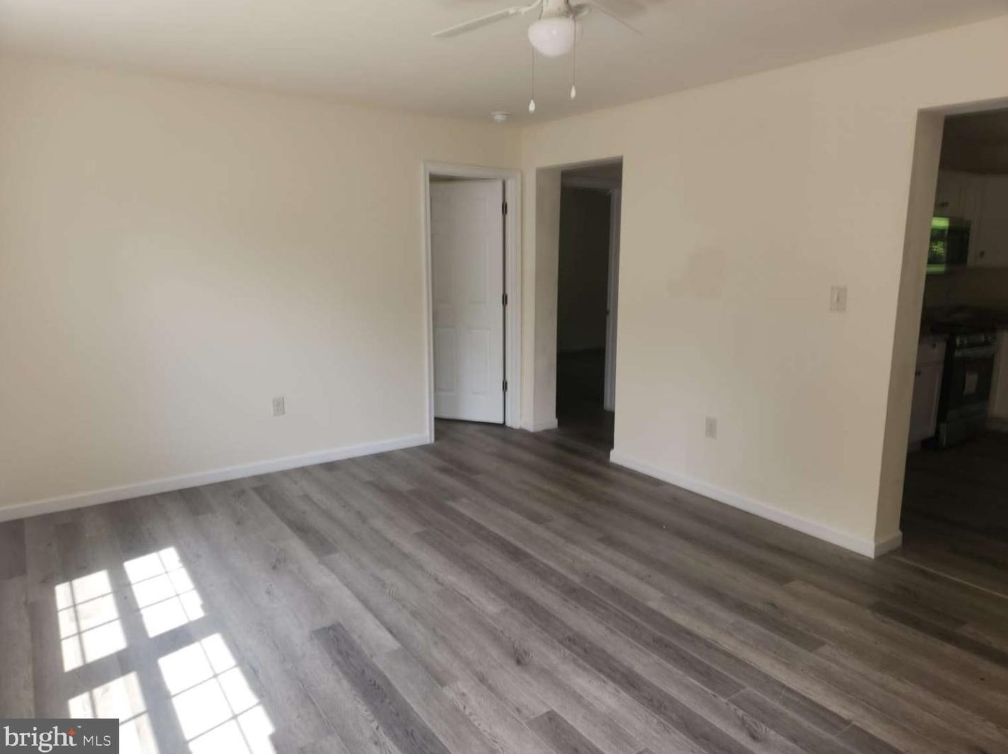 175 Delaware Ave, Pennsville, NJ 08070