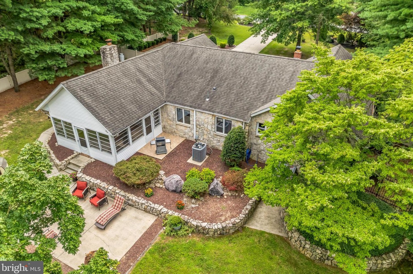 10 Forsythia Ln, Pilesgrove, NJ 08098