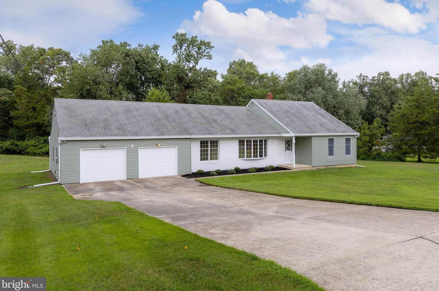 81 Holly Ln, Pilesgrove, NJ 08098
