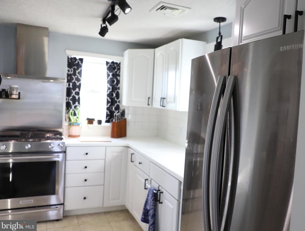 1330 Stoney Point Rd, East Berlin, PA 17316-9563
