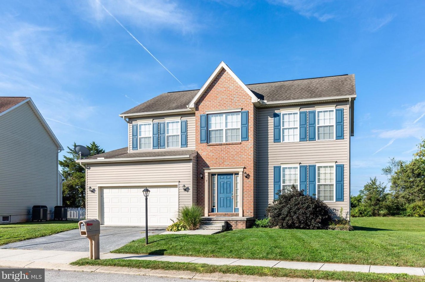 7 Sycamore Ct, Littlestown, PA 17340