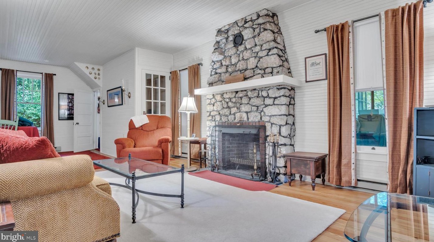 630 Buchanan Valley Rd, Orrtanna, PA 17353-9542