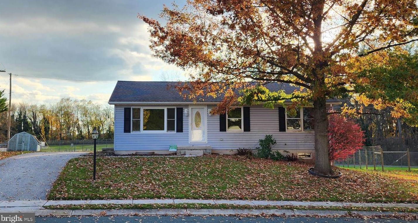 182 Drummer Dr, New Oxford, PA 17350