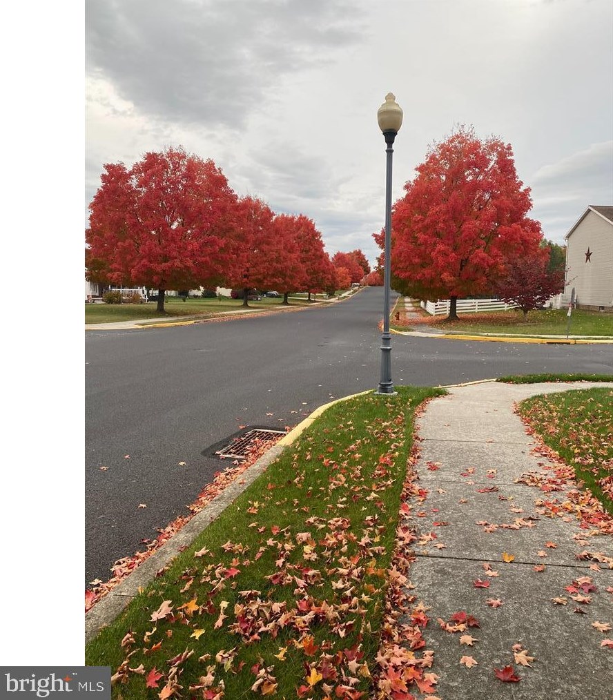 1 Manor Cir, Littlestown, PA 17340