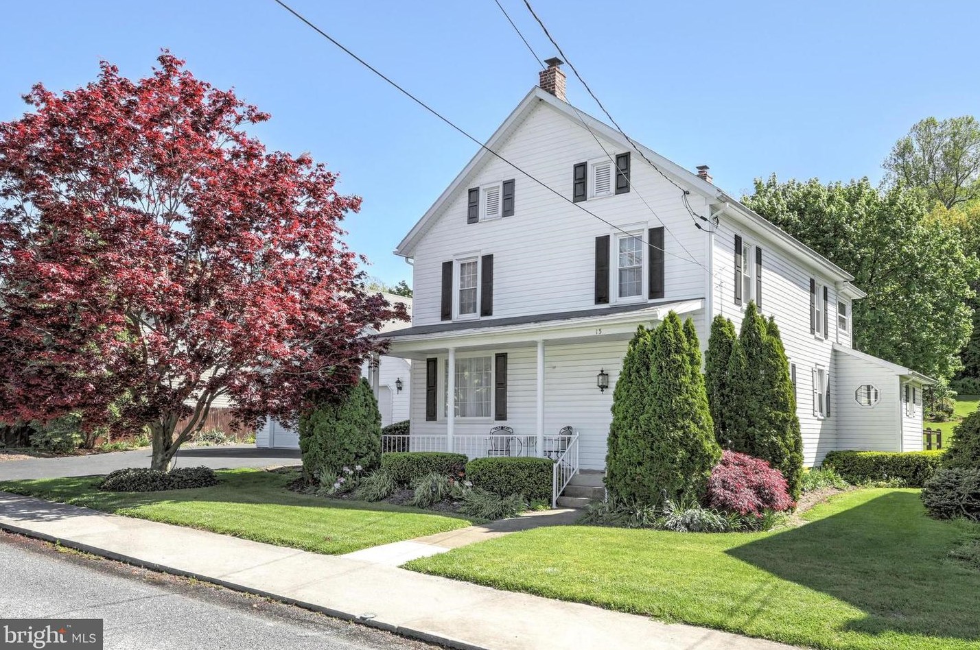 15 Prospect St, Center Mills, PA 17304-9482