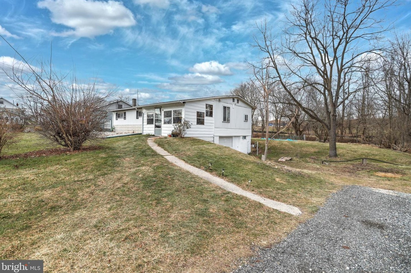 66 Little Ave, New Oxford, PA 17350