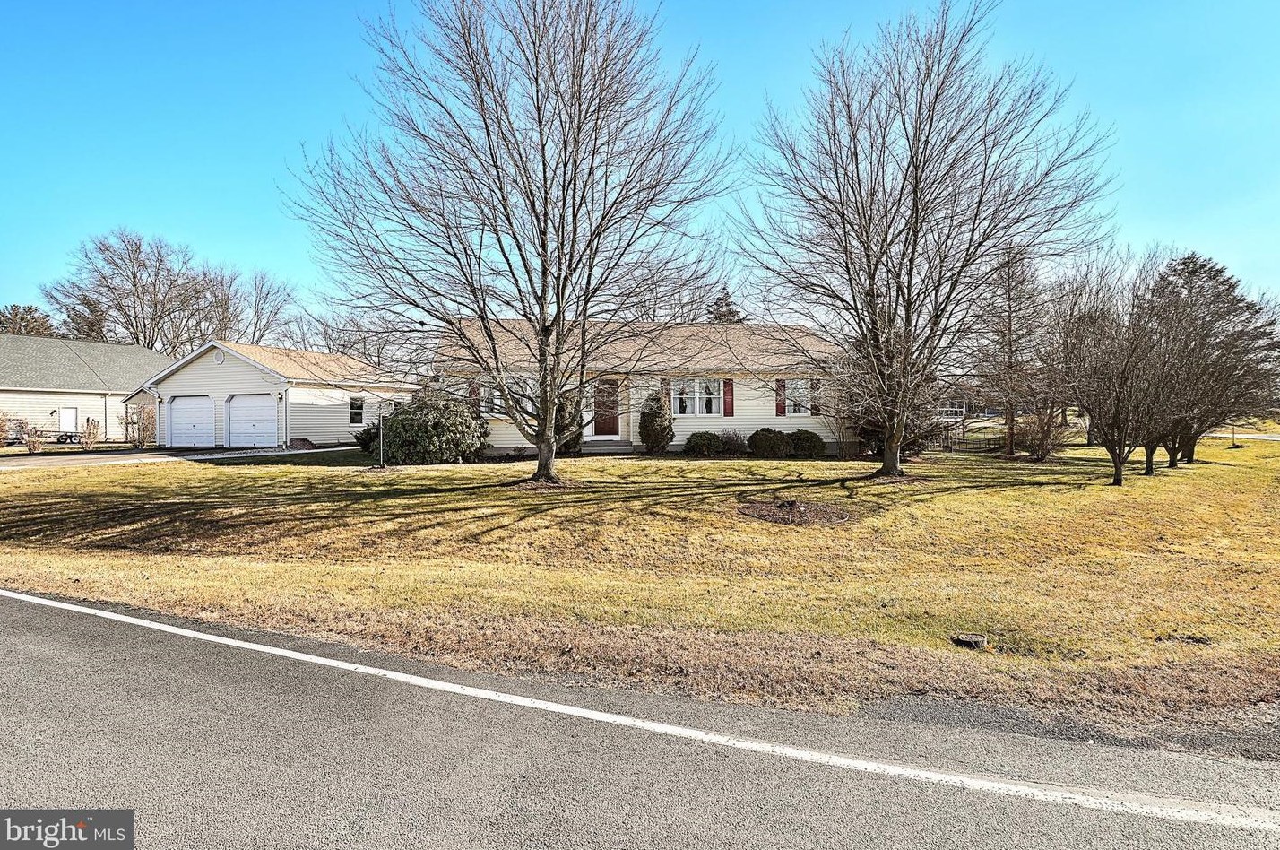 666 Lee Dr, Gettysburg, PA 17325-8945