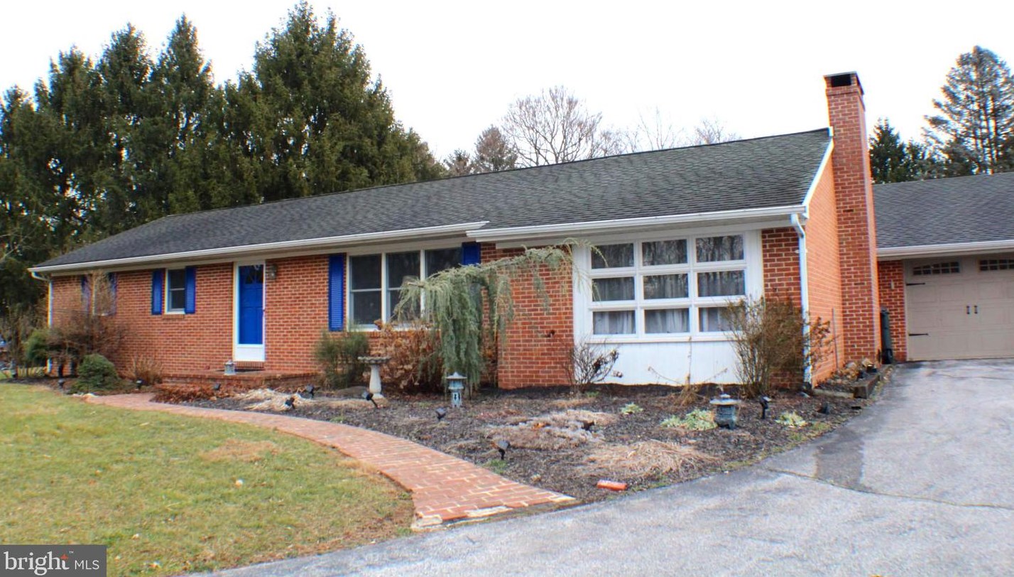 1037 Bollinger Rd, Littlestown, PA 17340