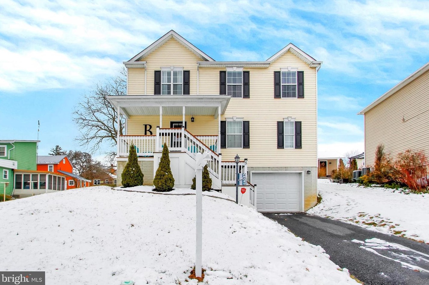 8 Routsong Ln, Center Mills, PA 17304-9689