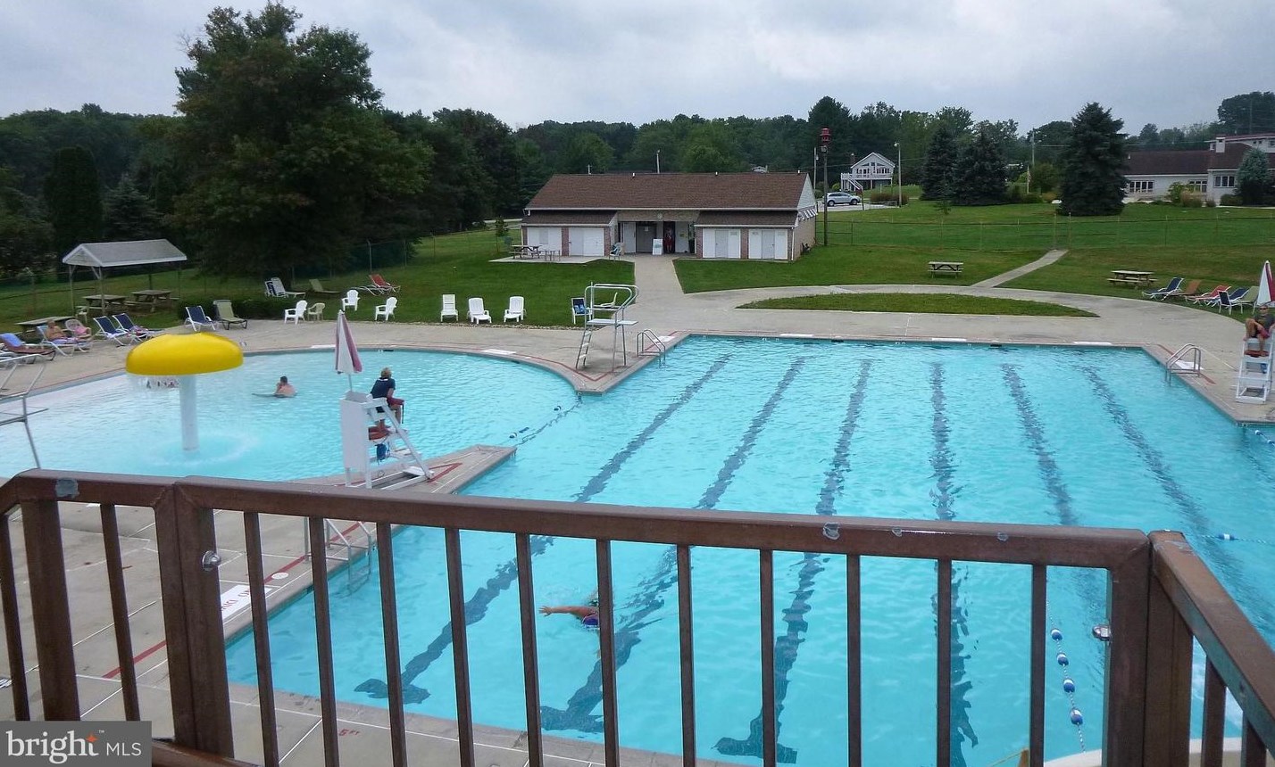 27 Howard Dr, East Berlin PA  17316-9394 exterior