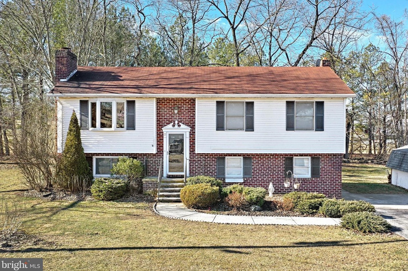 27 Howard Dr, East Berlin, PA 17316-9394