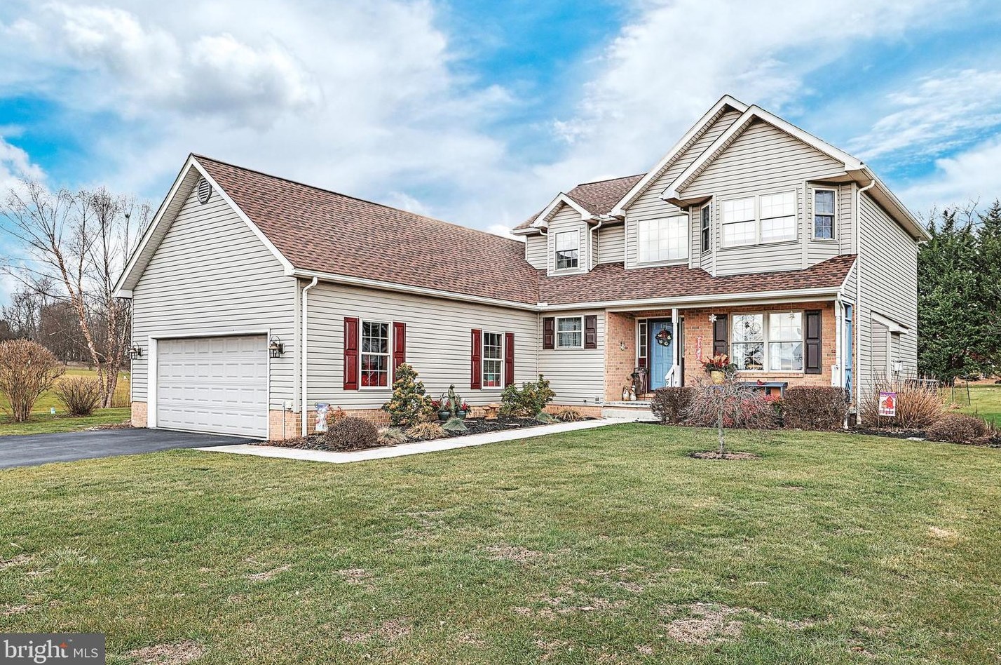 90 Highland Ave, Abbottstown PA  17301-9572 exterior