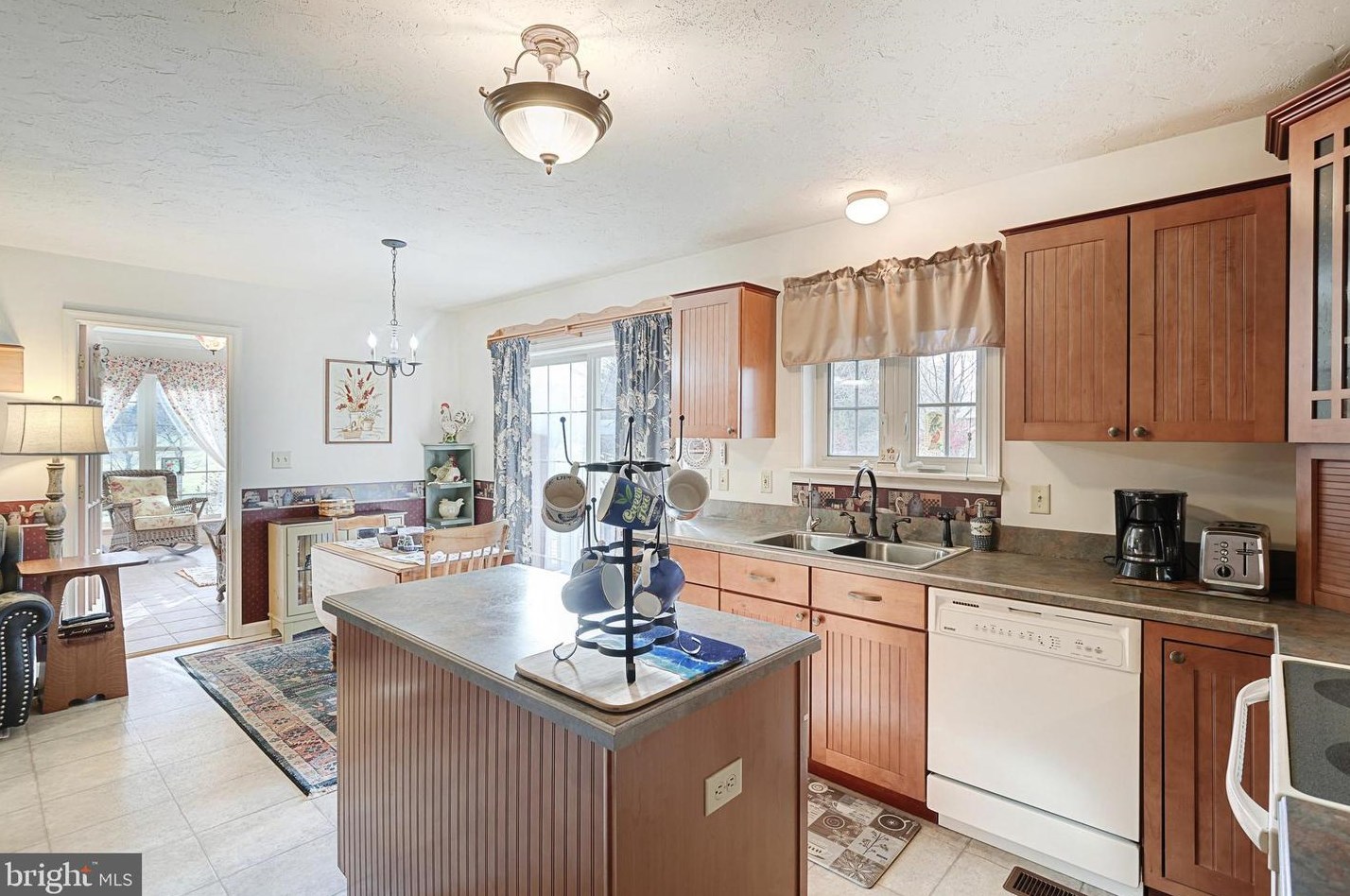 90 Highland Ave, Abbottstown PA  17301-9572 exterior