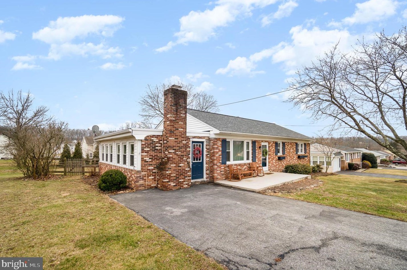 52 Meadow Ln, Gettysburg, PA 17325