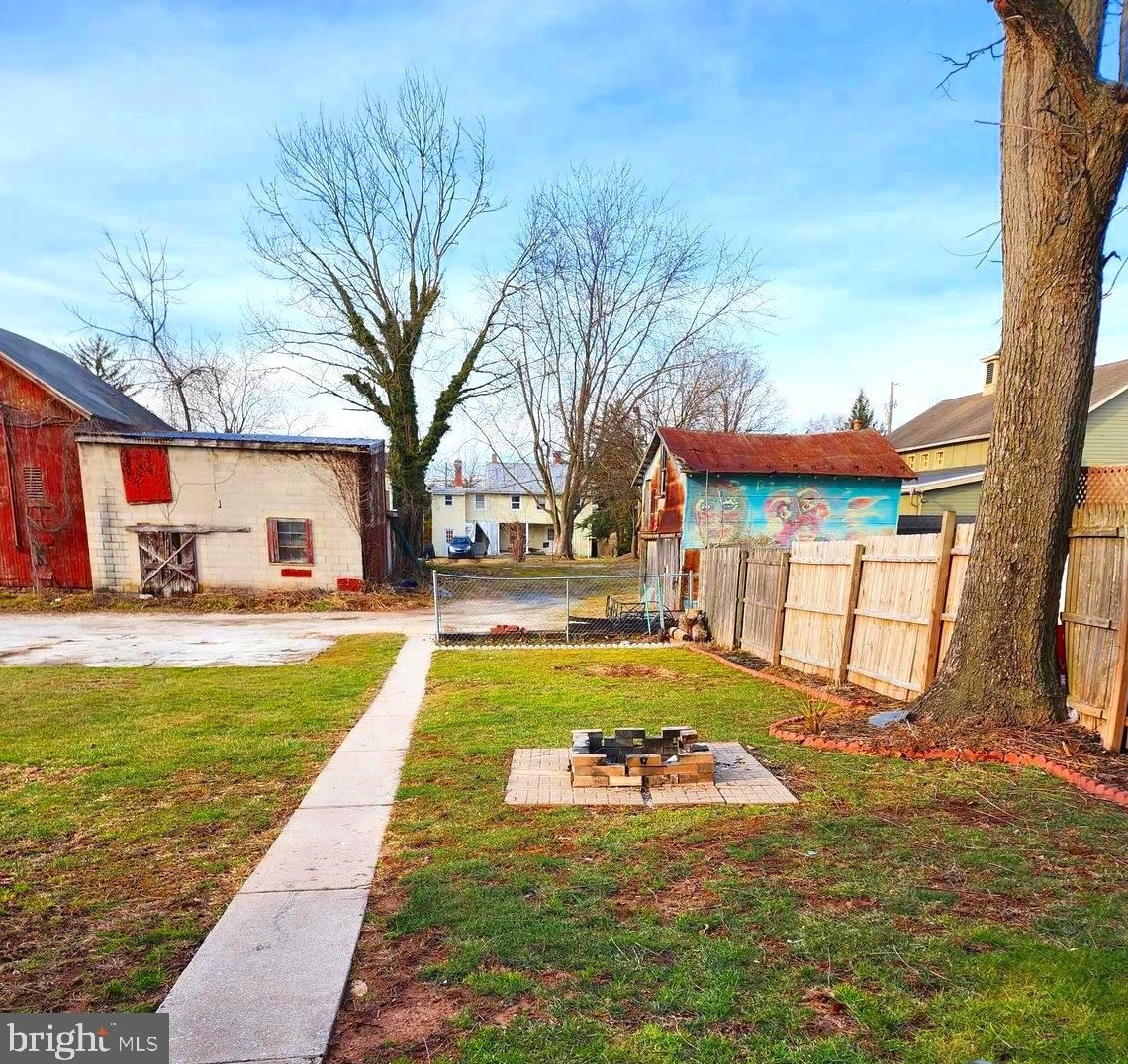 108 High St, New Oxford, PA 17350-1711