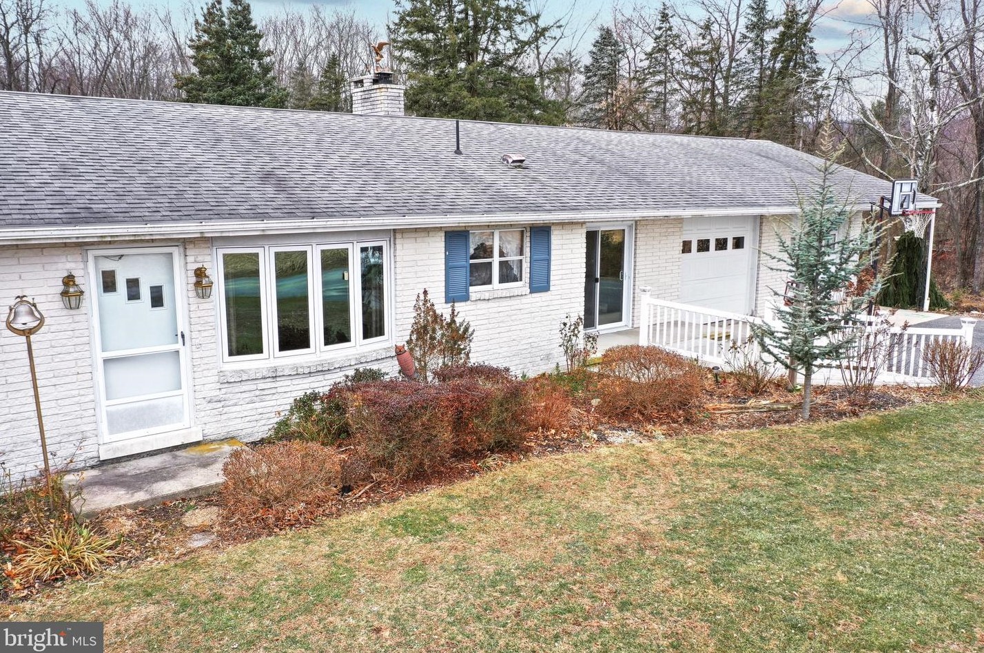 36 Memory Ln, Center Mills, PA 17304-9607