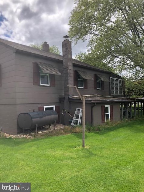 1105 Browns Dam Dr, New Oxford, PA 17350-8707