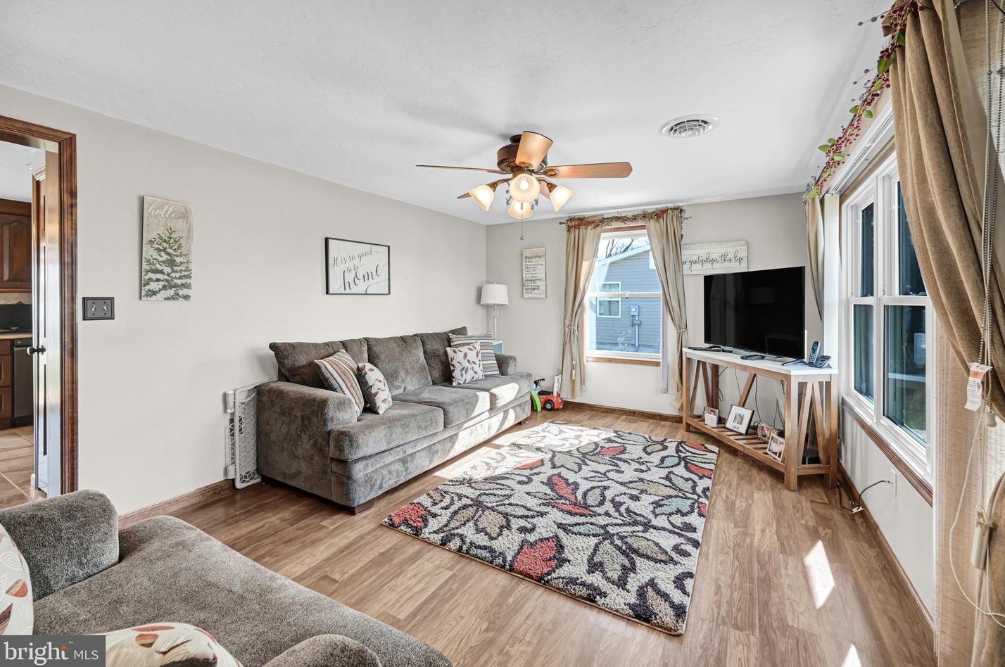 9 Elm Ln, New Oxford, PA 17350-9547