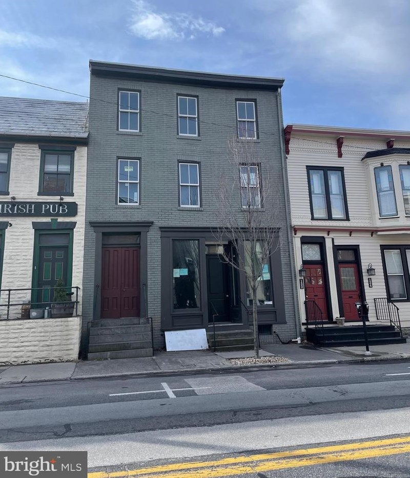 128 Chambersburg St, Gettysburg, PA 17325-1161