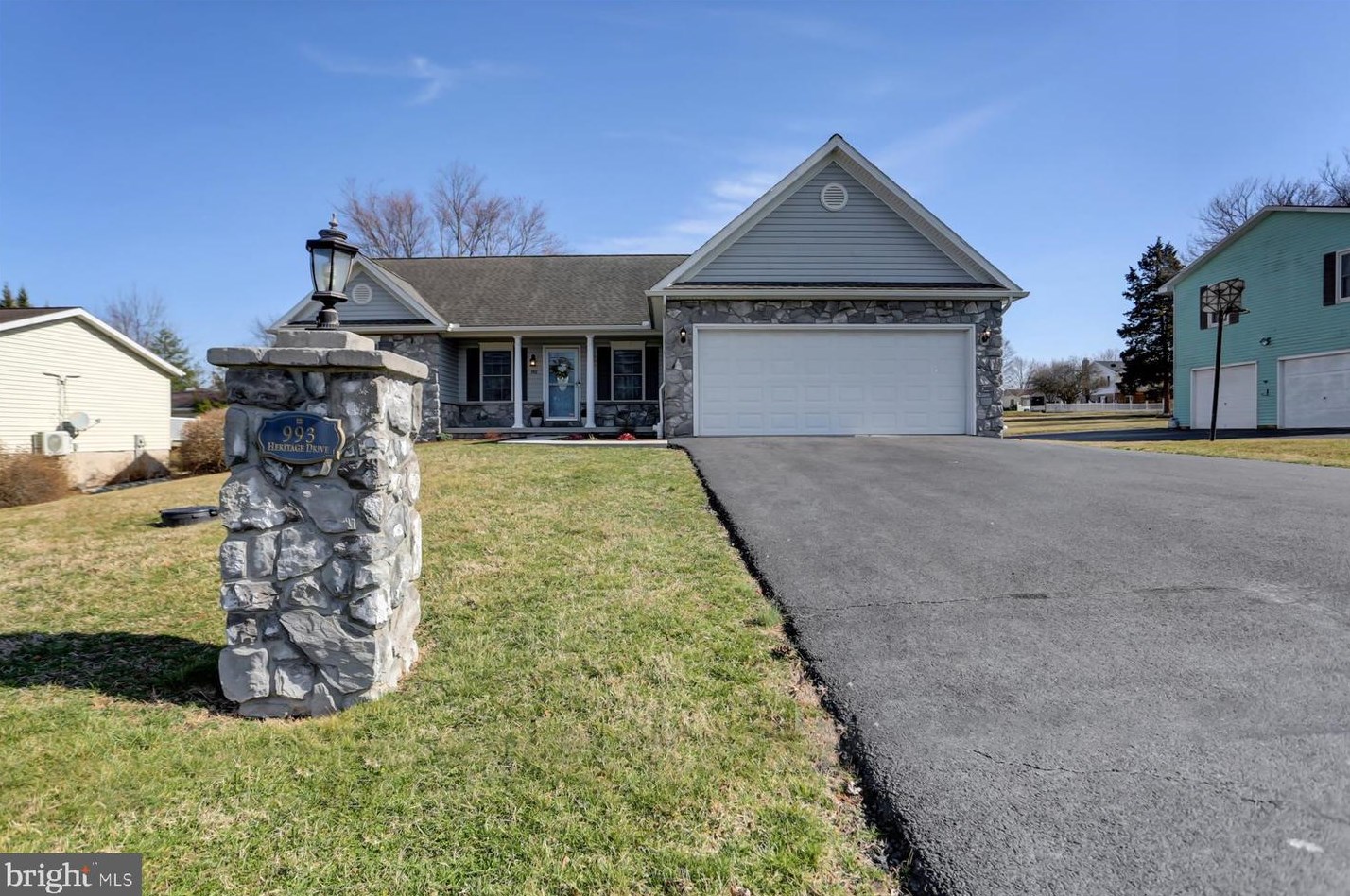 993 Heritage Dr, Gettysburg PA  17325-8973 exterior