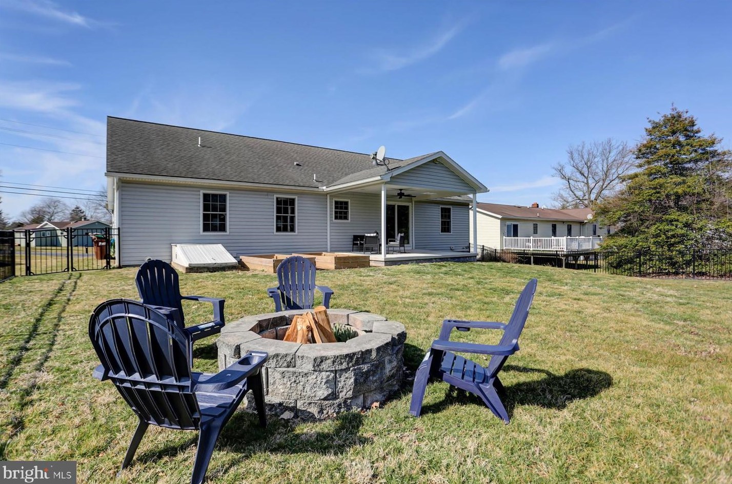 993 Heritage Dr, Gettysburg PA  17325-8973 exterior
