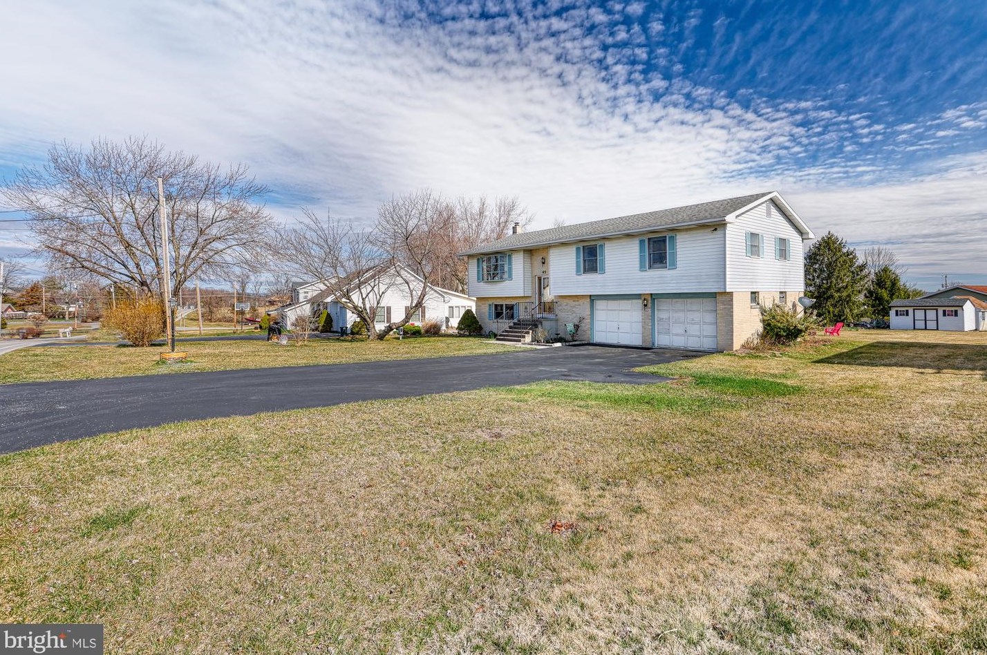 45 Lake Meade Dr, East Berlin, PA 17316-9201