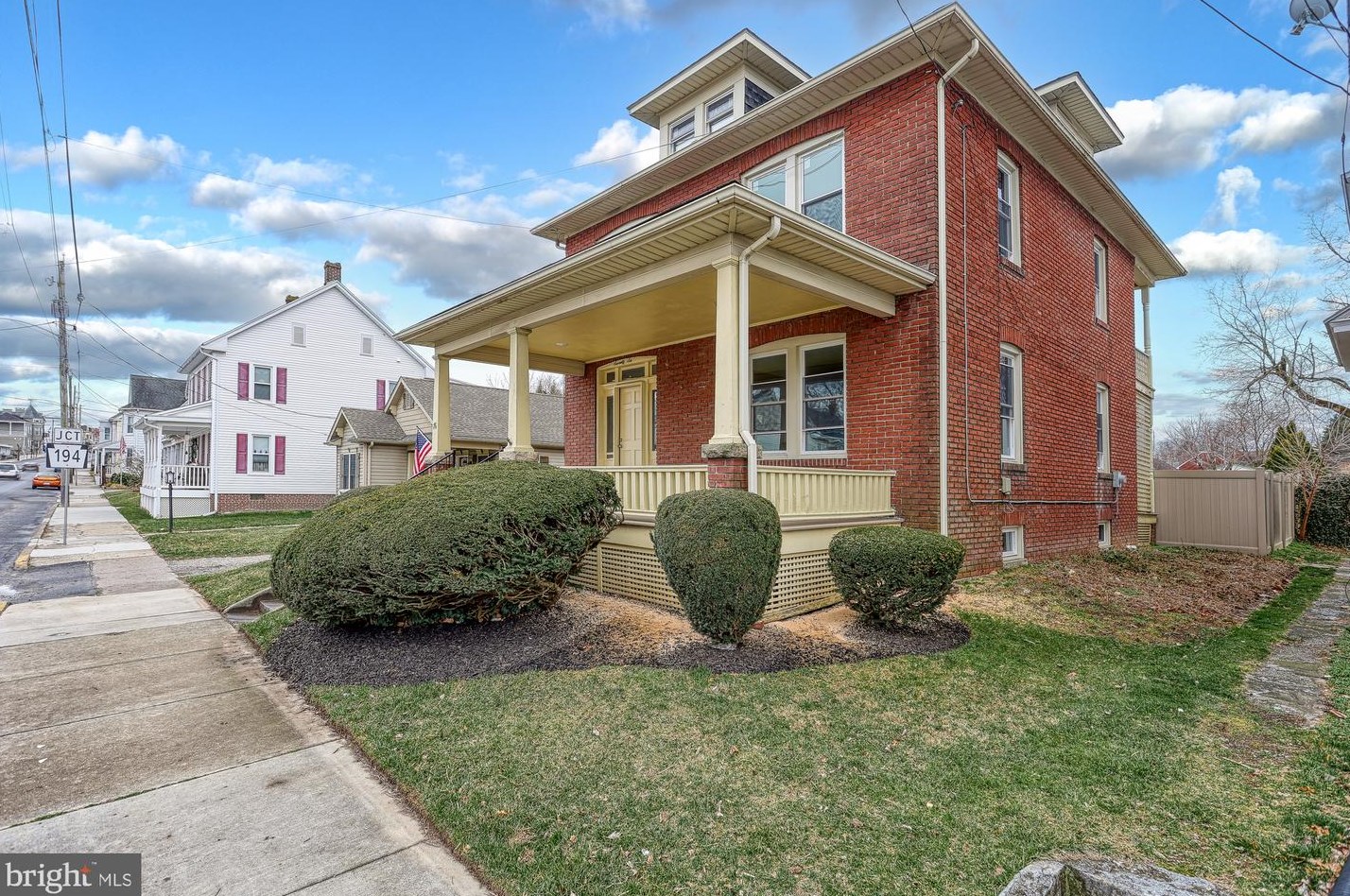 76 N Queen St, Littlestown, PA 17340