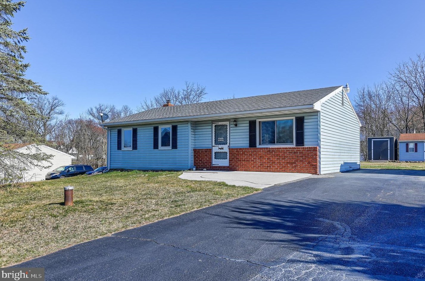 134 Rose Ln, New Oxford, PA 17350-9572