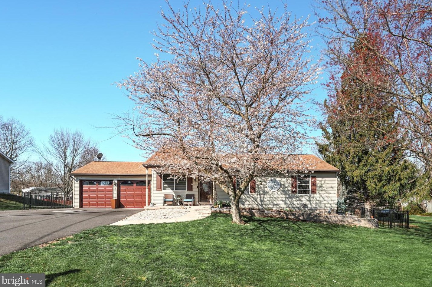 5 Hines Dr, East Berlin, PA 17316-9228