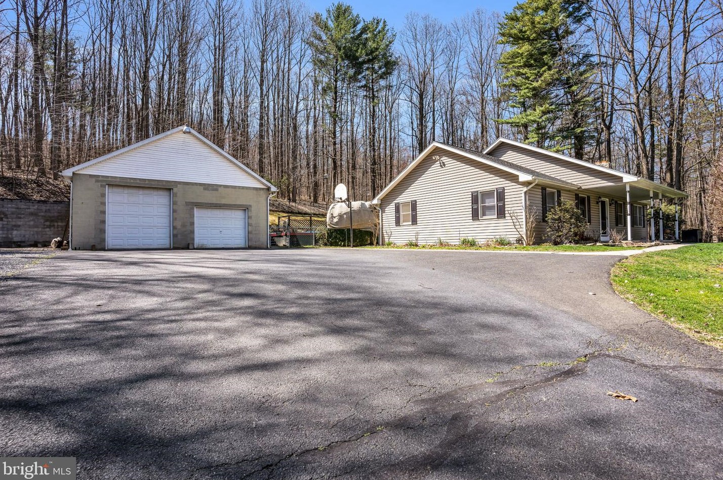 584 Peak View Rd, York Springs, PA 17372-9783