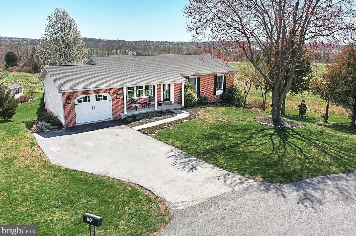 170 Kinsey Dr, Gettysburg, PA 17325-8441