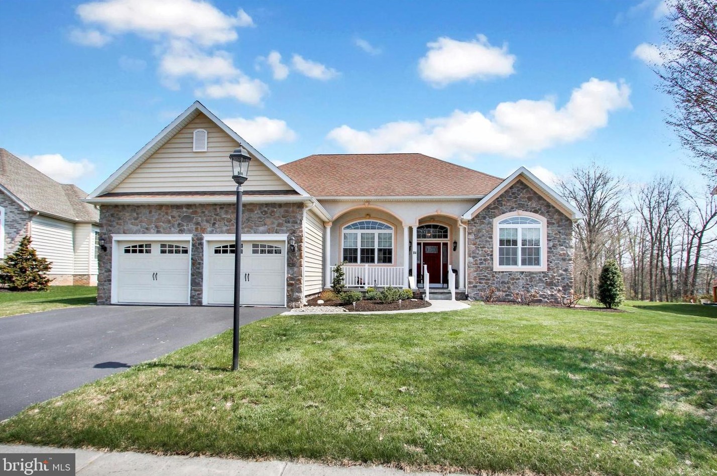 84 Kestrel Dr, Gettysburg, PA 17325