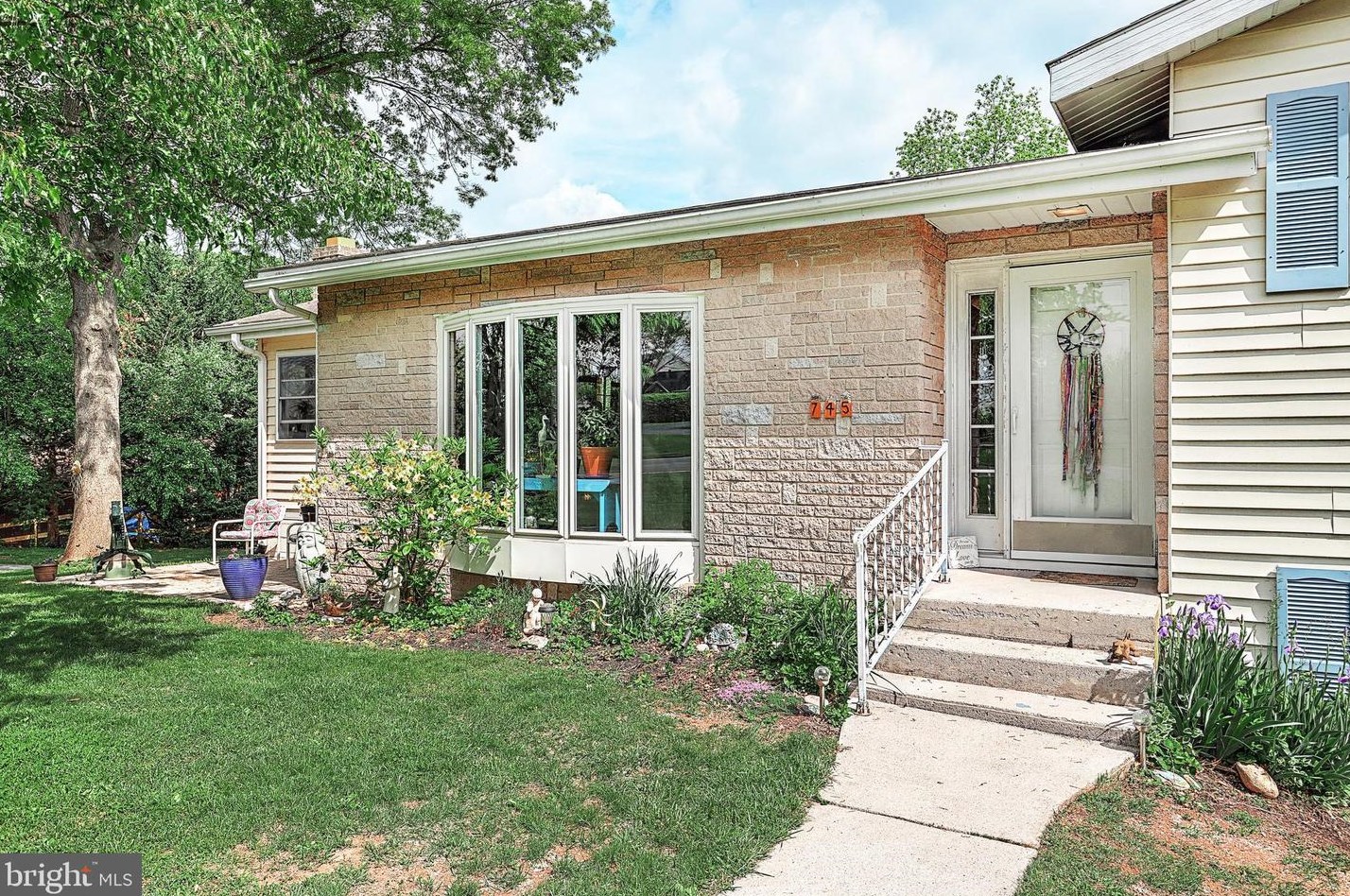 745 Mcclellan Dr, Gettysburg, PA 17325