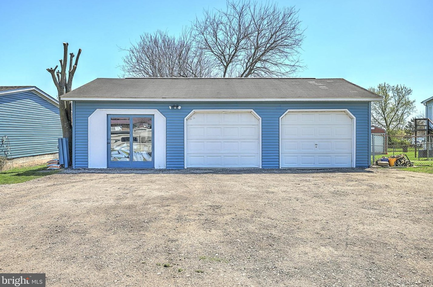67 Susan Ln, New Oxford, PA 17350