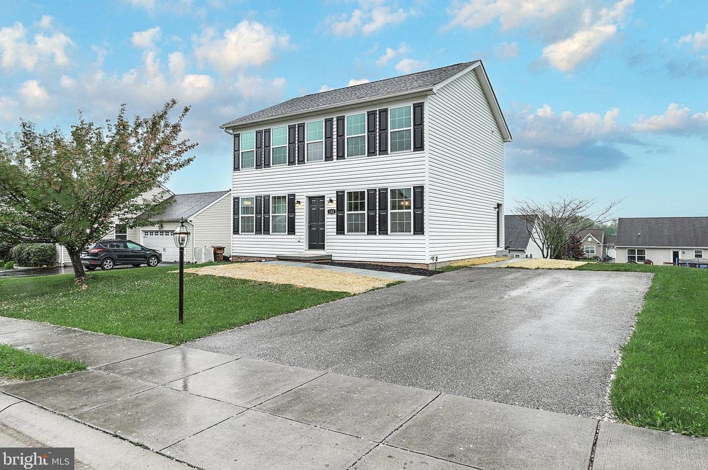 102 W Imperial Dr, Center Mills, PA 17304