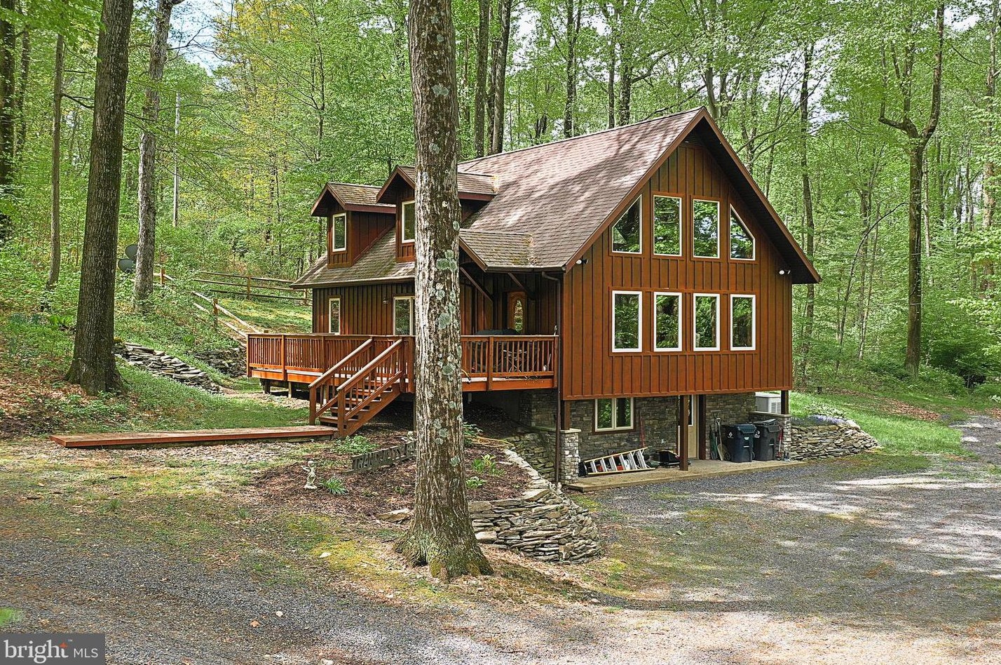 3 Orchard View Ln, Center Mills, PA 17304