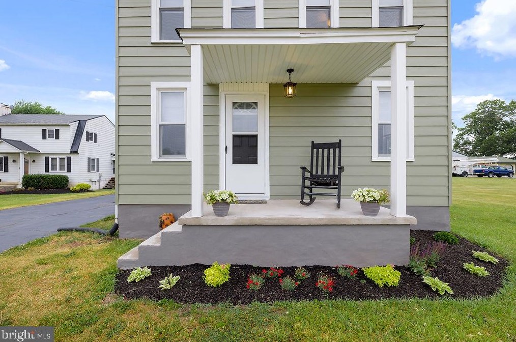 160 Brickyard Rd, New Oxford, PA 17350-9531