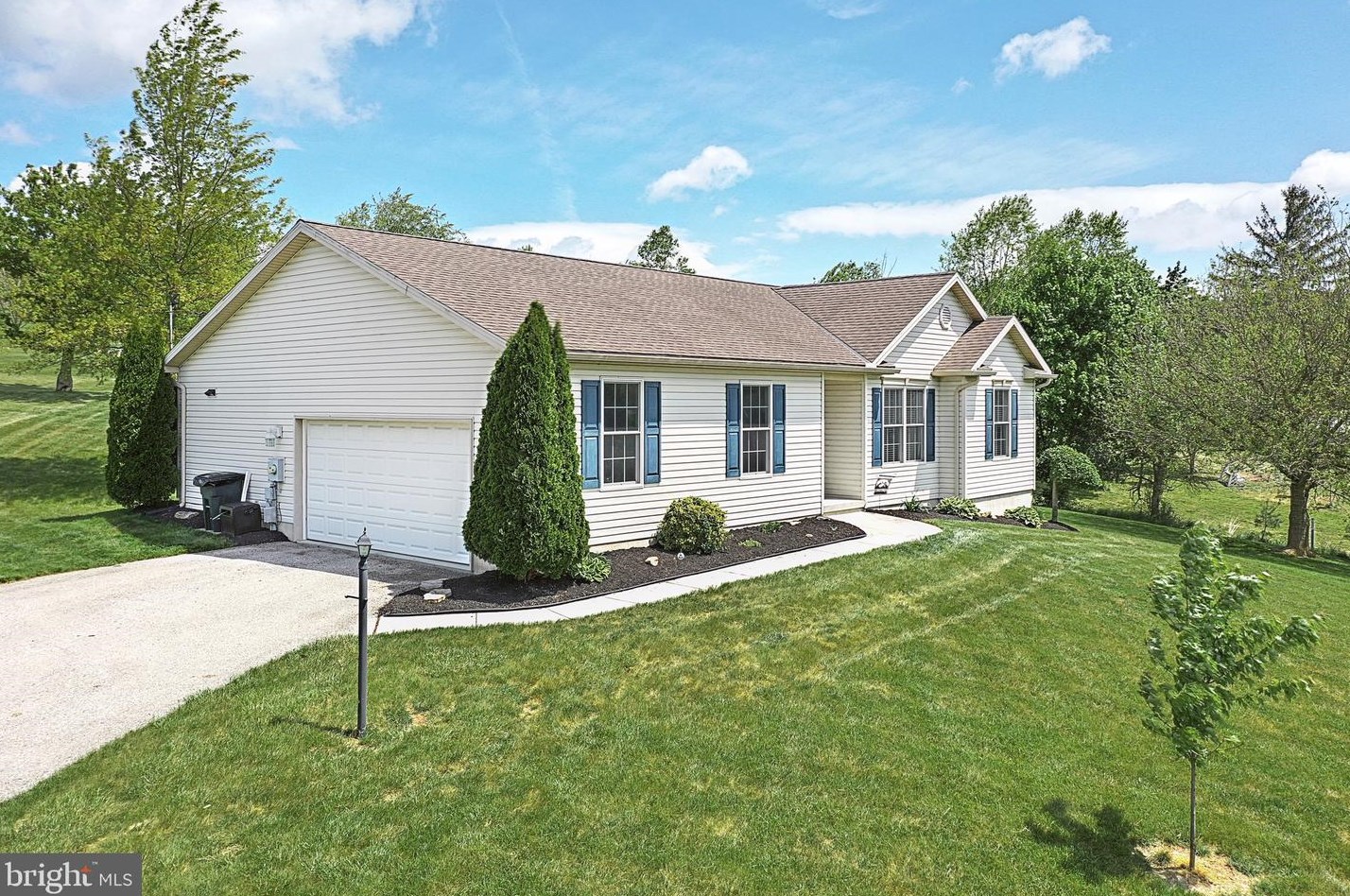 95 Gablers Rd, Center Mills, PA 17304