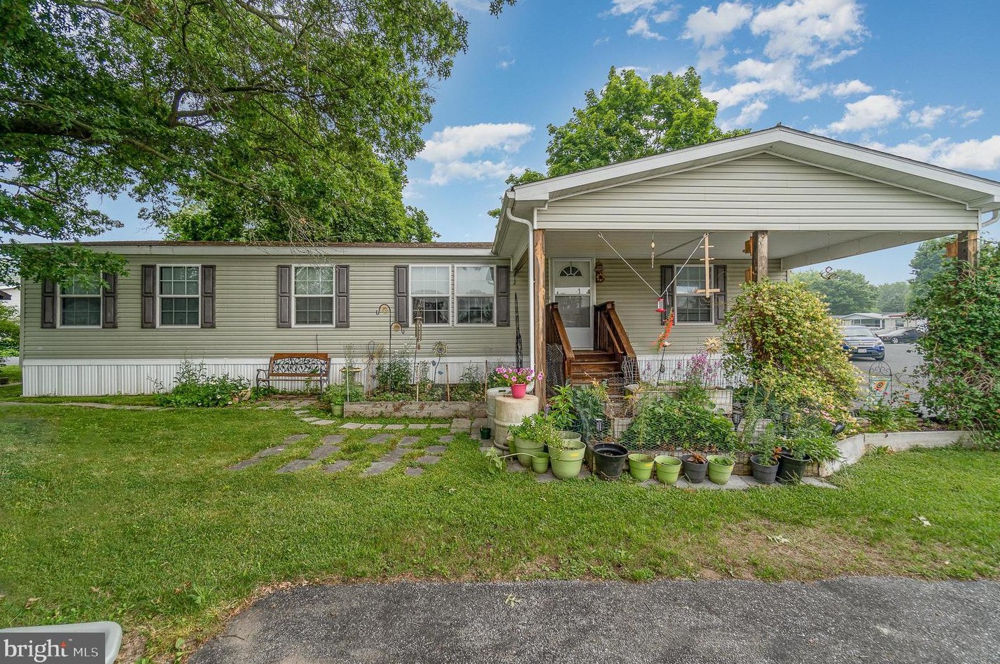 34 Davis Ave, Gettysburg, PA 17325-2543