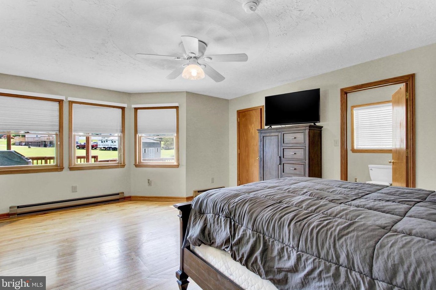 575 Lake Meade Dr, East Berlin PA  17316-9326 exterior